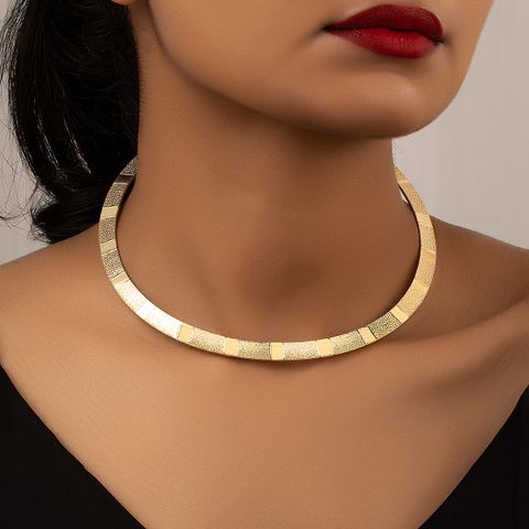Vintage Style Simple Style Solid Color Alloy Gold Plated Women's Choker