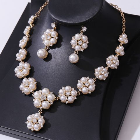 Elegant Blume Legierung Inlay Künstliche Perlen Strasssteine Ohrringe Halskette
