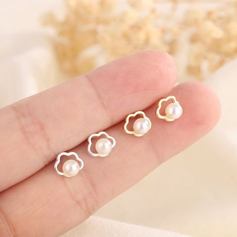 1 Pair Simple Style Flower Hollow Out Imitation Pearl Copper Ear Studs