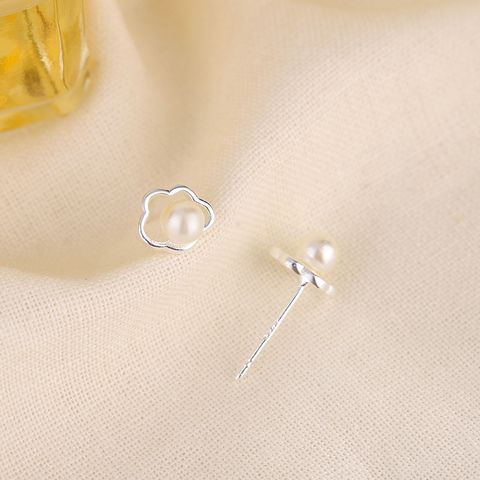 1 Pair Simple Style Flower Hollow Out Imitation Pearl Copper Ear Studs