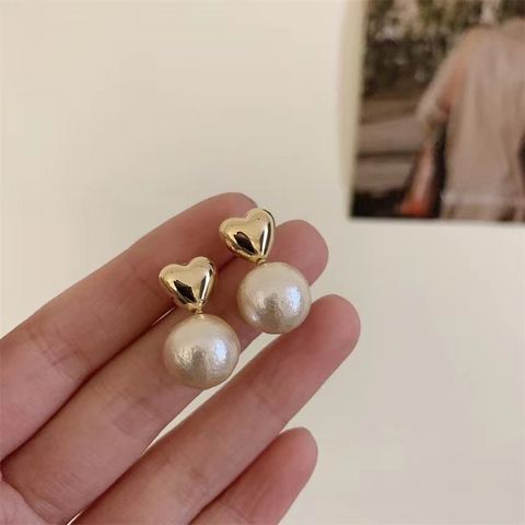 1 Pair Vintage Style Heart Shape Pearl Alloy Ear Studs