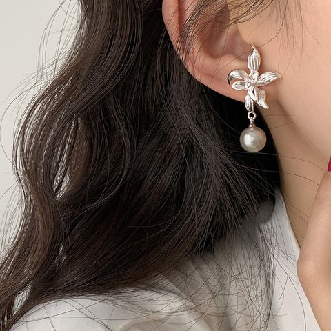 1 Pair Elegant Vintage Style Flower Imitation Pearl Alloy Drop Earrings