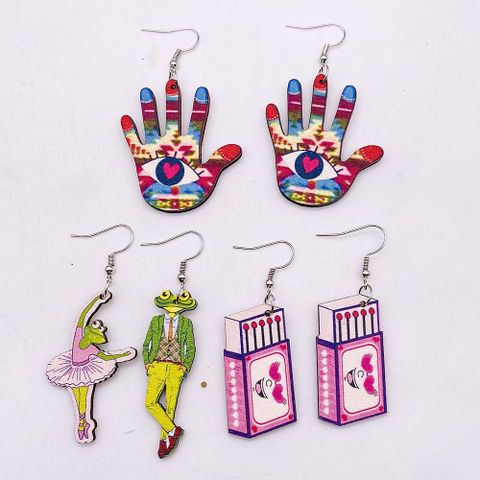 1 Pair Artistic Palm Heart Shape Frog Wood Drop Earrings