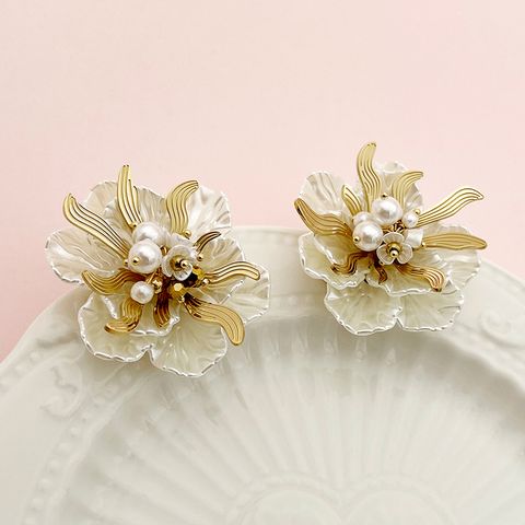 1 Pair Elegant Vintage Style Flower Polishing Plating 304 Stainless Steel Pearl Shell 14K Gold Plated Ear Studs