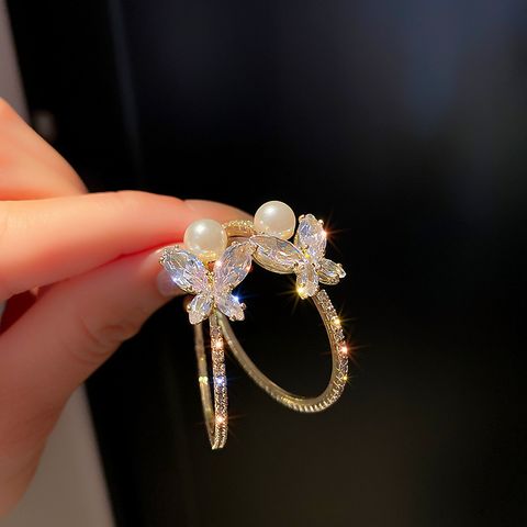 1 Par Dulce Estilo Coreano Mariposa Embutido Aleación Diamantes De Imitación Perla Pendientes
