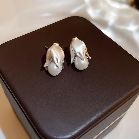 Elegant Retro Lady Geometric Alloy Inlay Artificial Pearls Women's Ear Studs