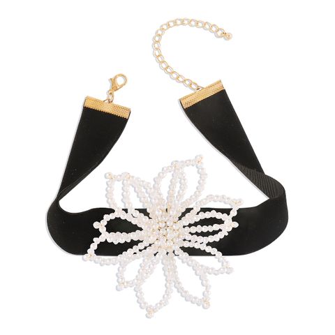 Wholesale Jewelry Elegant Flower Imitation Pearl Flocking Cloth Iron Handmade Hollow Out Choker