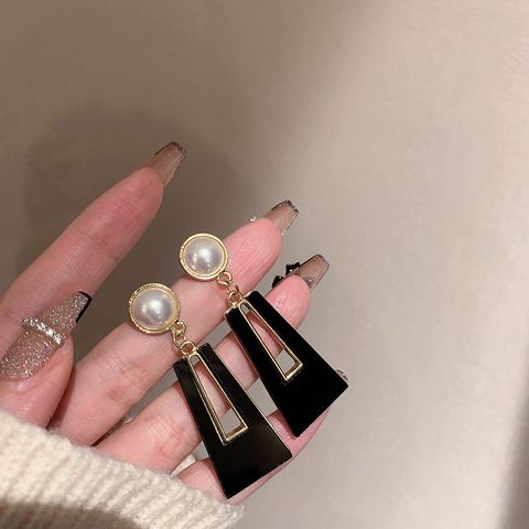 1 Pair Elegant Geometric Inlay Arylic Alloy Artificial Pearls Drop Earrings