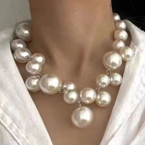 Classic Style Solid Color Artificial Pearl Women's Necklace