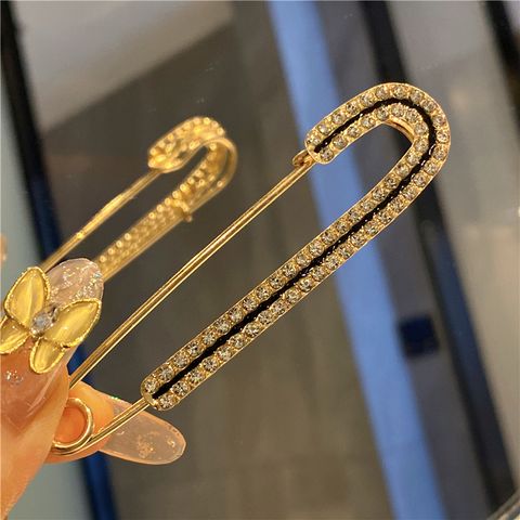 Simple Style Flower Metal Inlay Artificial Pearls Artificial Diamond Women's Brooches