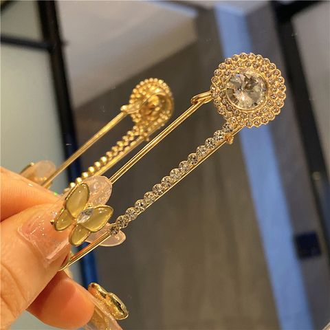 Simple Style Flower Metal Inlay Artificial Pearls Artificial Diamond Women's Brooches