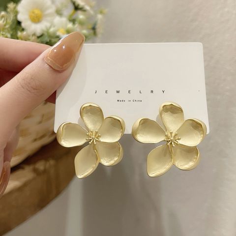 1 Pair Classic Style Solid Color Flower Plating Alloy Earrings Ear Studs