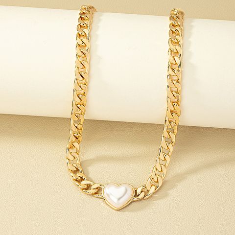 Retro Heart Shape Alloy Inlay Pearl Women's Pendant Necklace