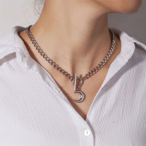 Simple Style Classic Style Moon Stainless Steel Pendant Necklace In Bulk