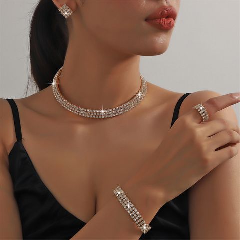 Estilo Clásico Color Sólido Aleación Embutido Diamantes De Imitación Mujeres Anillos Aretes Collar