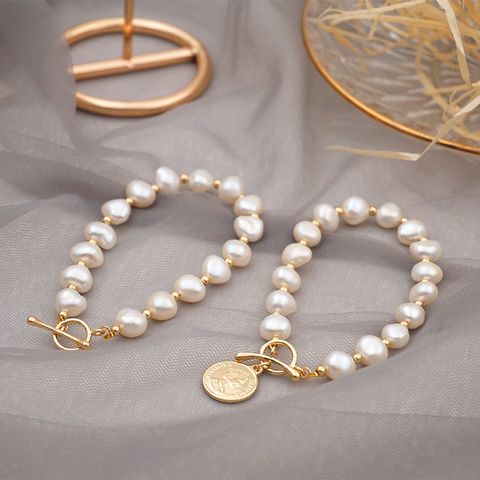 Simple Style Portrait Round Freshwater Pearl Toggle Plating 18k Gold Plated Bracelets