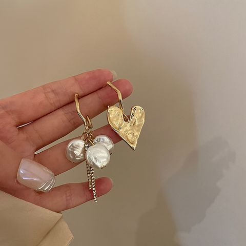 1 Pair Sweet Korean Style Heart Shape Asymmetrical Pearl Inlay Alloy Rhinestones Drop Earrings