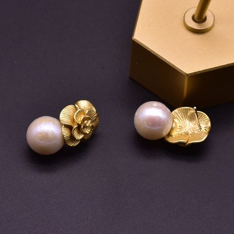 1 Pair Vintage Style Flower Plating Freshwater Pearl Copper 18k Gold Plated Ear Studs
