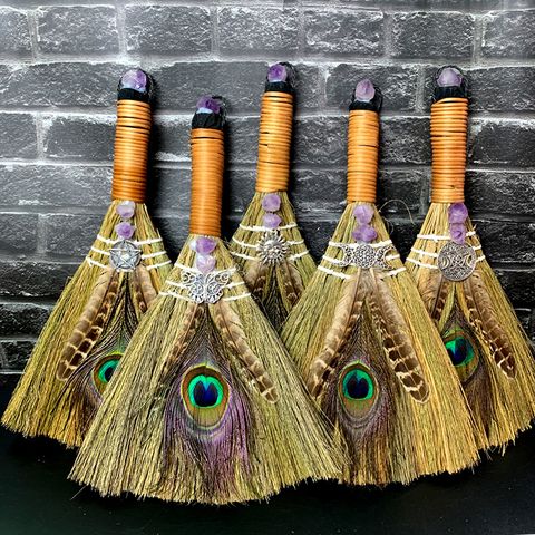 Simple Style Broom Eye Crystal Straw Daily Party Decoration