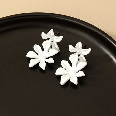 1 Pair Simple Style Flower Stoving Varnish Alloy Drop Earrings
