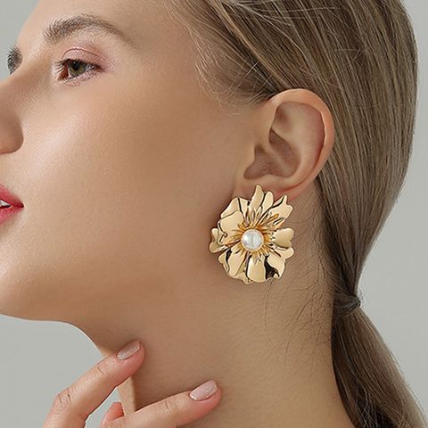 1 Pair Simple Style Flower Inlay Metal Pearl Ear Studs