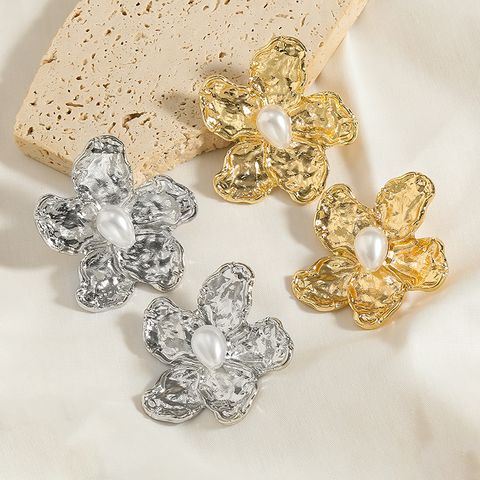 1 Pair Lady Flower Asymmetrical Plating Inlay Alloy Artificial Pearls Gold Plated Silver Plated Ear Studs