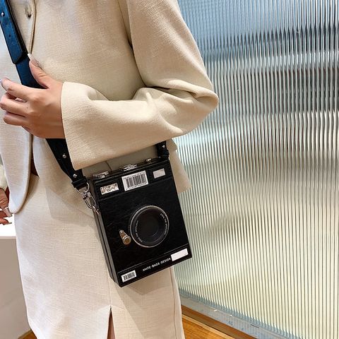Women's Pu Leather Camera Vacation Streetwear Sewing Thread Square Lock Clasp Shoulder Bag Crossbody Bag