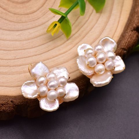 1 Pair Simple Style Flower Plating Inlay Freshwater Pearl Pearl 18k Gold Plated Earrings