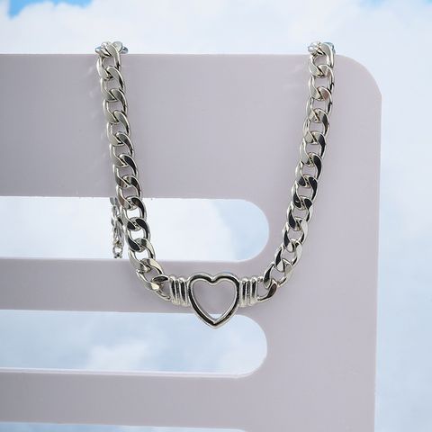 Simple Style Heart Shape Alloy Metal Button Hollow Out Women's Necklace