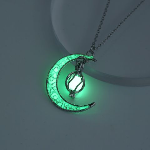 European And American Halloween Hot Hollow Moon Luminous Lucky Tree Clavicle Chain Accessories Necklace Factory In Stock Ornament