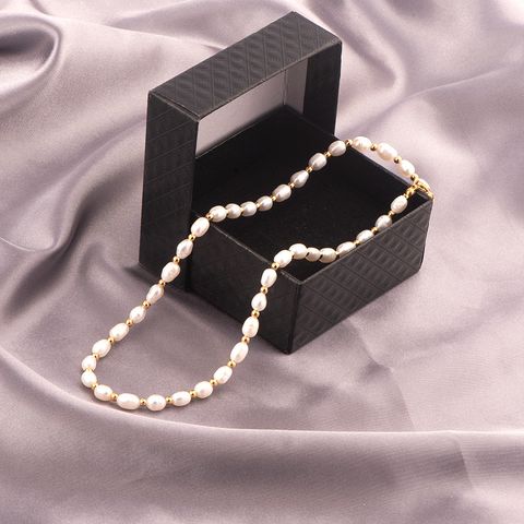 Dame Einfarbig Süßwasserperle Titan Stahl Perlen Überzug Halskette