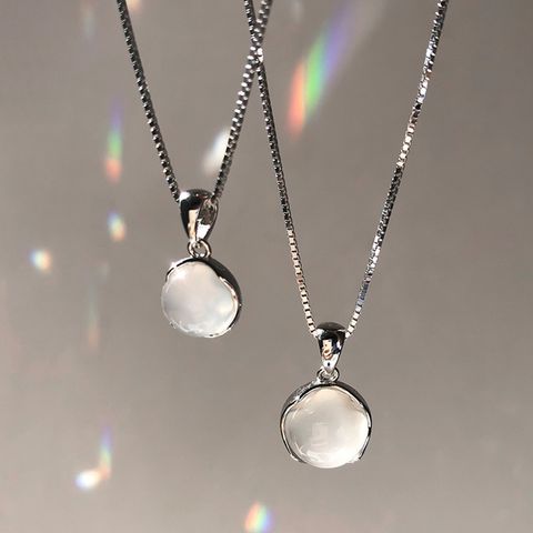 Moonstone Round Pendant Necklace For Women Summer Light Luxury Minority Design Clavicle Chain Elegant Online Hot Girl Accessories Fashion