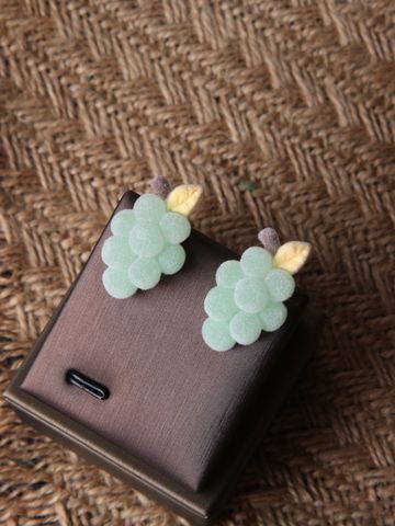 Wholesale Jewelry Cute Grape Synthetic Resin Ear Studs