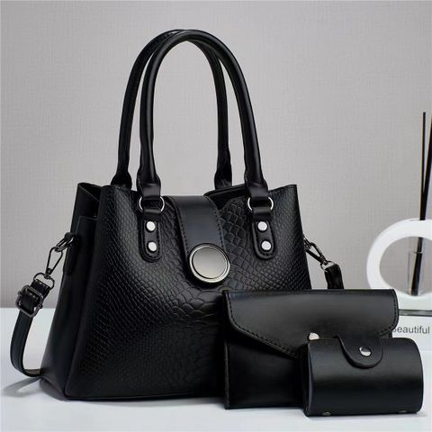 Women's Large All Seasons Pu Leather Solid Color Classic Style Square Zipper Buckle Handbag