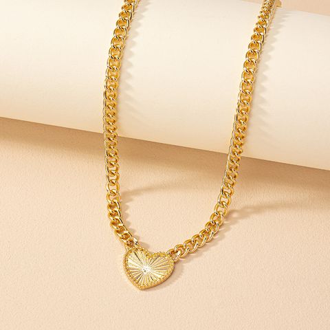 Retro Heart Shape Alloy Plating Gold Plated Women's Pendant Necklace