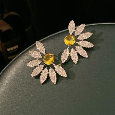 Wholesale Jewelry Vintage Style Flower Metal Zircon Plating Inlay Ear Studs