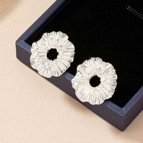 1 Pair Simple Style Classic Style Commute Circle Plating Alloy Ferroalloy 14k Gold Plated Silver Plated Ear Studs