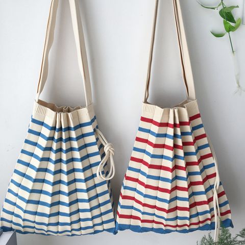 Women's Medium All Seasons Polyester Stripe Classic Style Square Open Bucket Bag