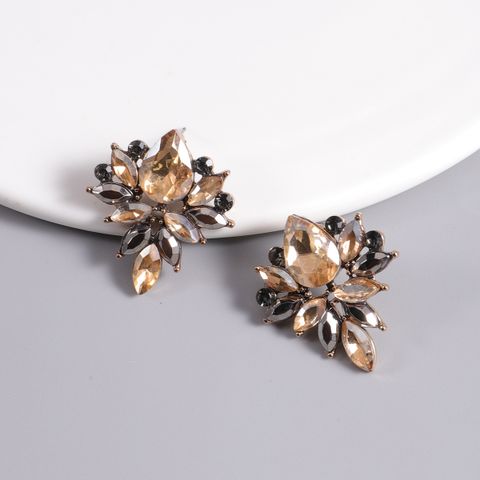 Wholesale Jewelry Elegant Classical Vintage Style Flower Alloy Gem Rhinestones Glass Gold Plated Plating Inlay Ear Studs