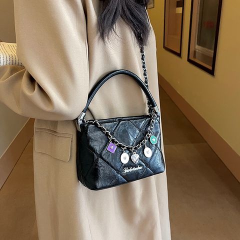 Women's Pu Leather Heart Shape Solid Color Elegant Vacation Streetwear Sewing Thread Square Zipper Handbag