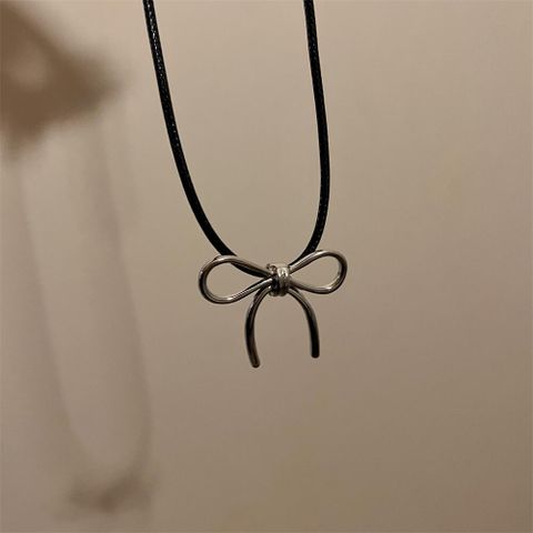 Japanese And Korean Sweet Cool Simple Pu Rope Line Bow Necklace Clavicle Chain Personalized Niche Design Necklace Sweater Chain For Women