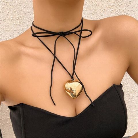 Simple Style Heart Shape Plastic Women's Pendant Necklace