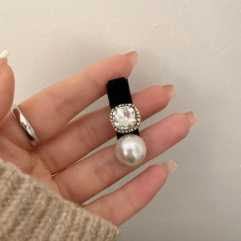 Mujeres Elegante Moda Geométrico Aleación Franela Embutido Perlas Artificiales Diamantes De Imitación Pinza Para El Cabello