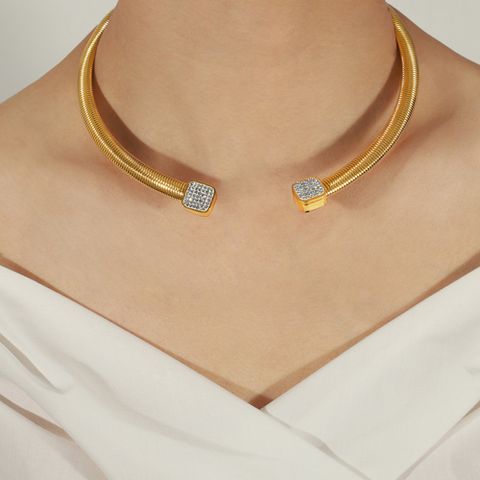 Elegant Einfacher Stil C-form Titan Stahl Überzug Inlay Künstlicher Diamant 18 Karat Vergoldet Halsband