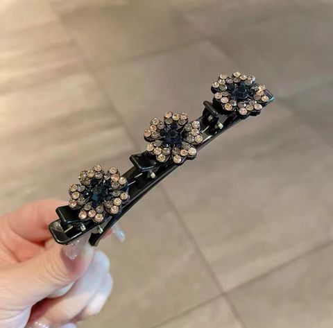 Women's Elegant Retro Flower Plastic Hair Clip
