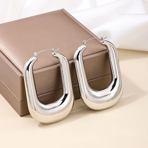 1 Pair Elegant Retro Exaggerated U Shape Solid Color Hollow Out Alloy Earrings