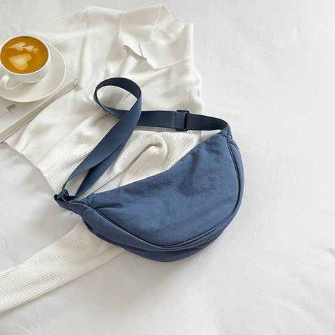 Women's Medium Oxford Cloth Solid Color Basic Dumpling Shape Zipper Cloud Shape Bag