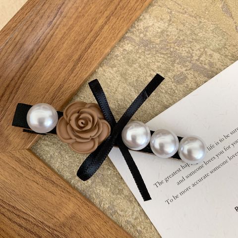 Women's Sweet Simple Style Flower Cloth Inlay Pearl Hair Clip