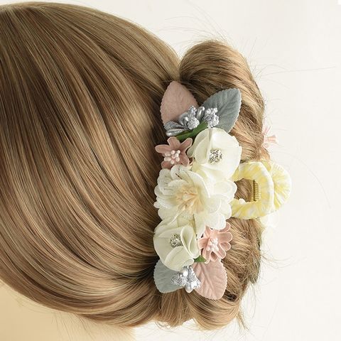 Women's Sweet Flower Plastic Hair Claws