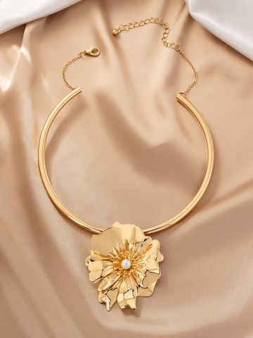 Elegant Flower Ferroalloy Plating Inlay Artificial Pearls Gold Plated Women's Choker
